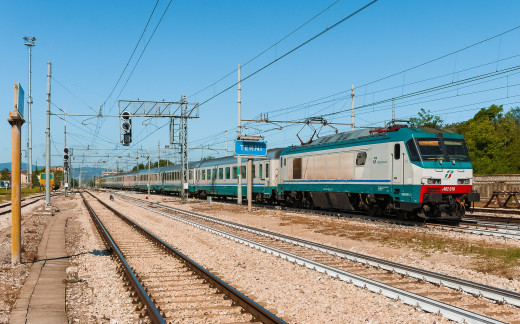980907 (a): :2047x1272
